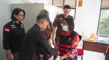Kejaksaan Negeri Karo Tetapkan Dan Tahan MG Istri Terdakwa Tindak Pidana Korupsi Pupuk Bersubsidi 