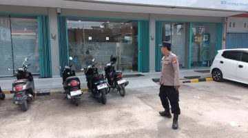 “Polisi brondong lakukan patroli obyek vital untuk mengantisipasi tindak kejahatan 3C diwilayah brondong “
