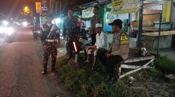 “Polsek Karangbinangun melaksanakan kegiatan patroli kota presisi dialogis untuk memberikan himbauan pesan kamtibmas kepada warga dengan baik “