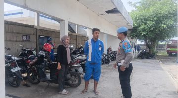 “POLSEK SUKODADI MENINGKATKAN RASA AMAN KEPADA WARGA, ANTARA LAIN PATROLI DIALOGIS UNTUK MEMBERIKAN HIMBAUAN KAMTIBMAS KEPADA WARGA”