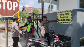 “Polsek Sukodadi Berikan rasa aman kepada warga, Antara lain patroli dialogis untuk memberikan himbauan kamtibmas kepada warga “