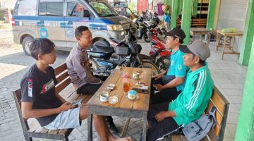 “Polsek bluluk berikan rasa aman kepada warga, patroli dialogis Dalam Rangka binluh Antisipasi 3C diwilayah bluluk “
