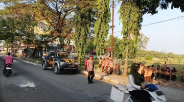 “Polsek bluluk berikan pelayanan aman kepada warga, Antara lain giat Commander wish pagi CW”