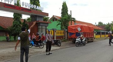 Polsek Sukorame awali giat dengan pengaturan lalin cegah laka lantas.