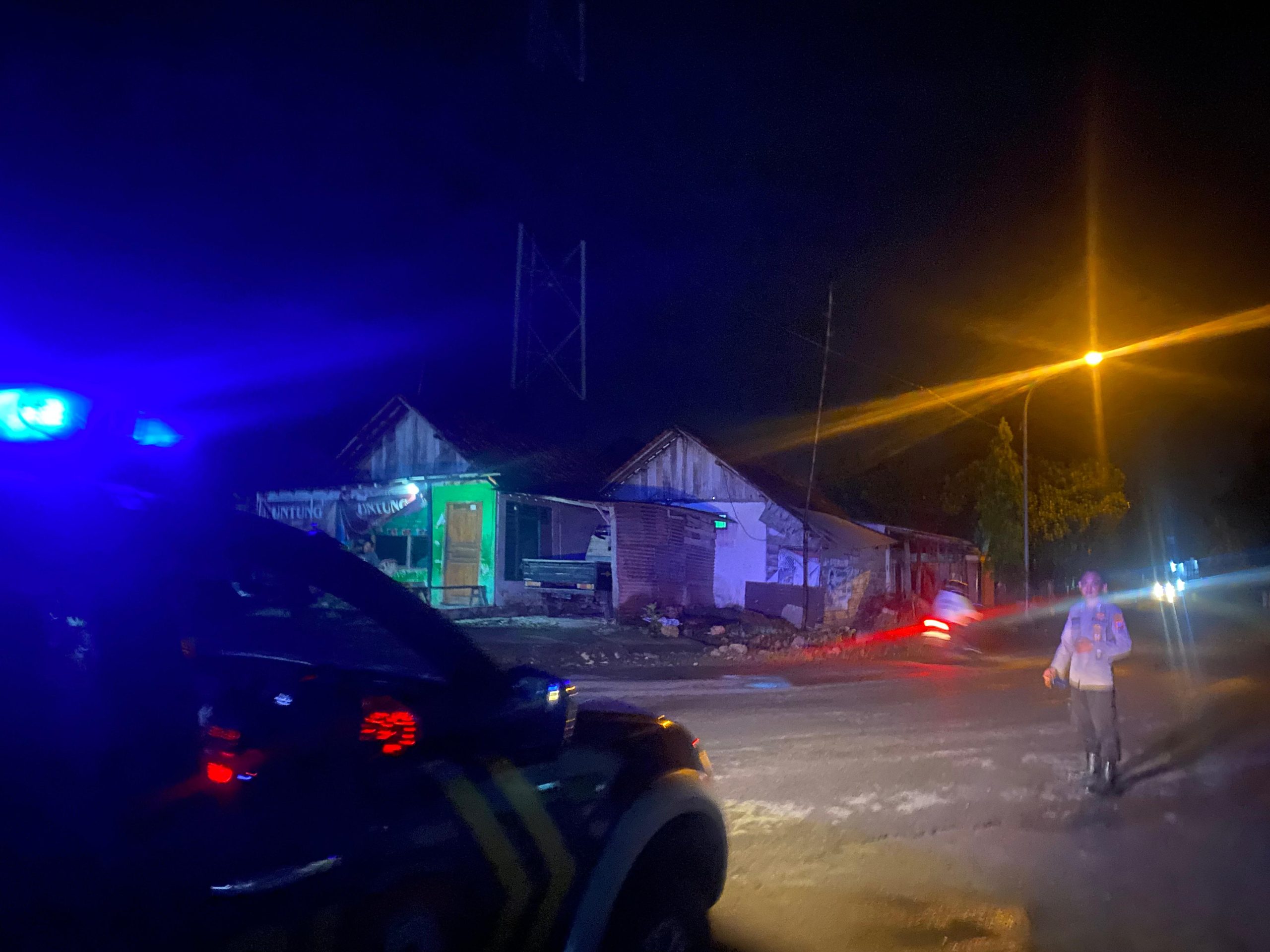 Polsek sambeng patroli blue light untuk antisipasi kejahatan 3C di wilayah sambeng. 