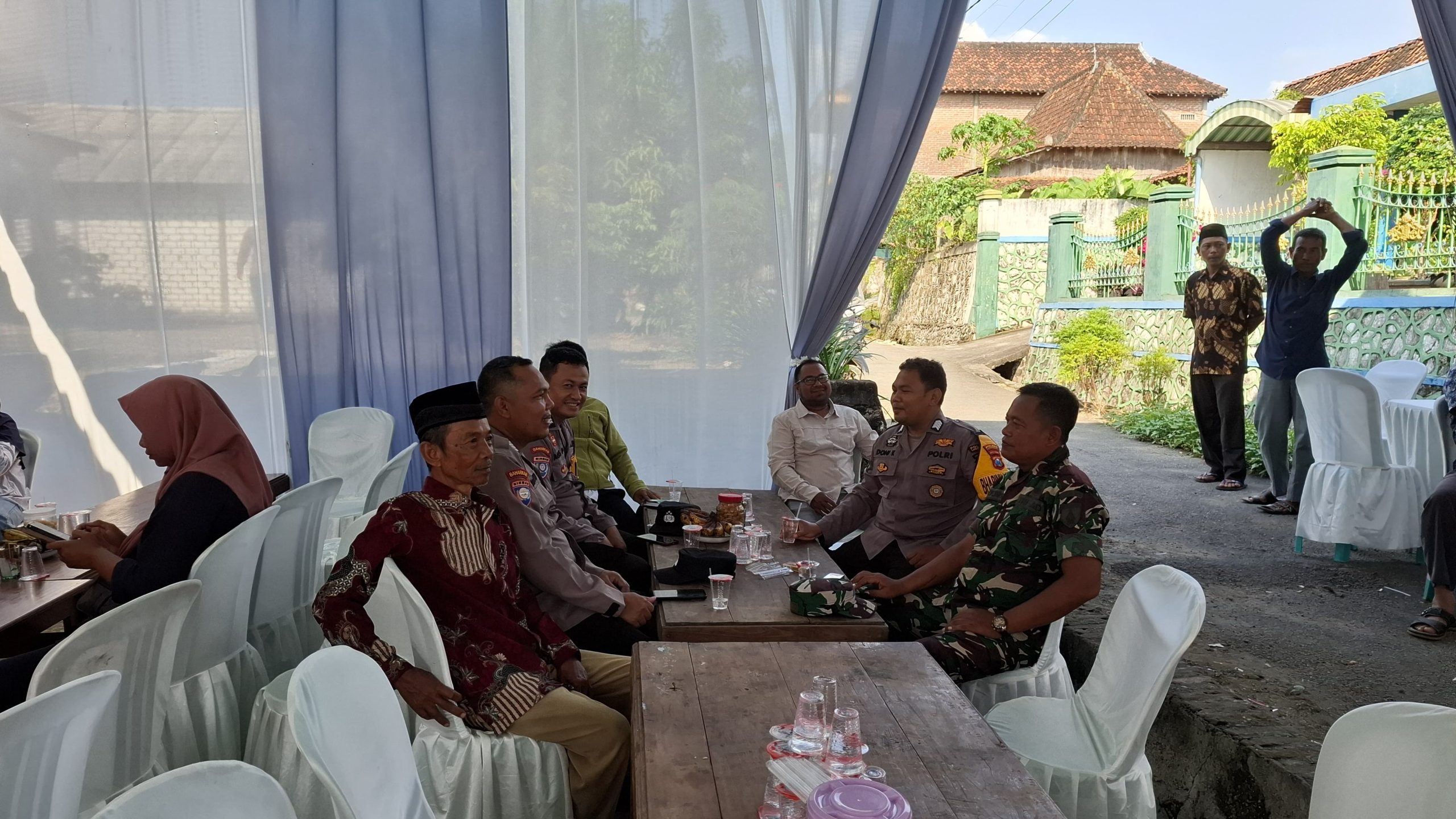 Polsek sambeng giat Pam giat masyarakat  dalam kegiatan elekton.