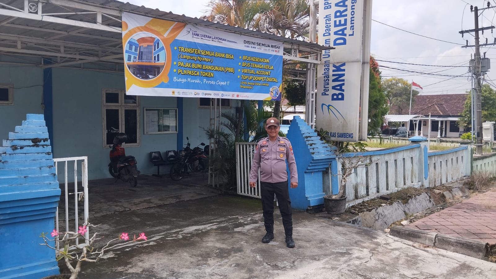 Patroli ke tempat tempat obyek vital di wilayah hukum polsek sambeng. 