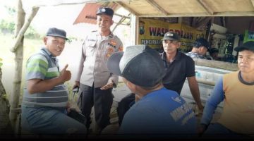 Polsek Kedungpring gelar cangkrukan kamtibmas untuk memberikan pelayanan terhadap masyarakat. 