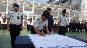 Kalapas Pimpin Apel Ikrar Deklarasi Zero HALINAR, Komitmen Lapas Pancur Batu Wujudkan Pemasyarakatan Bersih dan Berintegritas