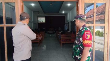 Polsek Sambeng gelar pam gereja GKIN desa pataan, bersama TNI-POLRI. 