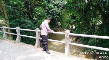 Polsek Sambeng gelar patroli antisipasi bencana alam banjir di wilayah kecamatan Sambeng.
