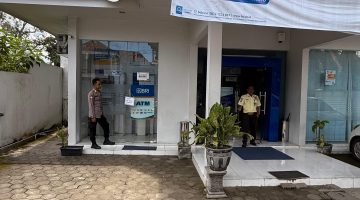 Polsek Sambeng polres lamongan patroli obyek vital di wilayah di wilayah Sambeng.