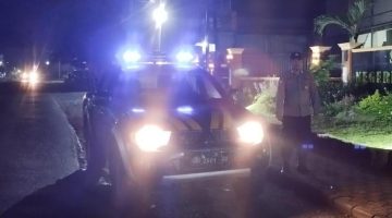 Polsek Sambeng gelar patroli blue light untuk antisipasi kejahatan.
